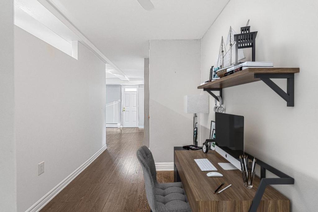 LIBRE 3 1/2 + bureau, chauffé, éclairé, eau chaude, Ahuntsic Montréal Appartement / Condo / logement à louer | 3200253