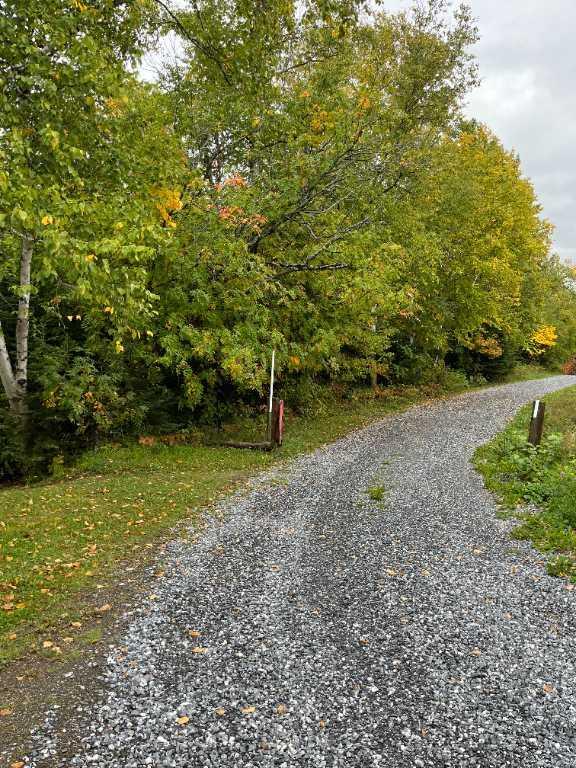 Grand terrain à Sainte Anne Des Monts avec petite rivière. | 3204604