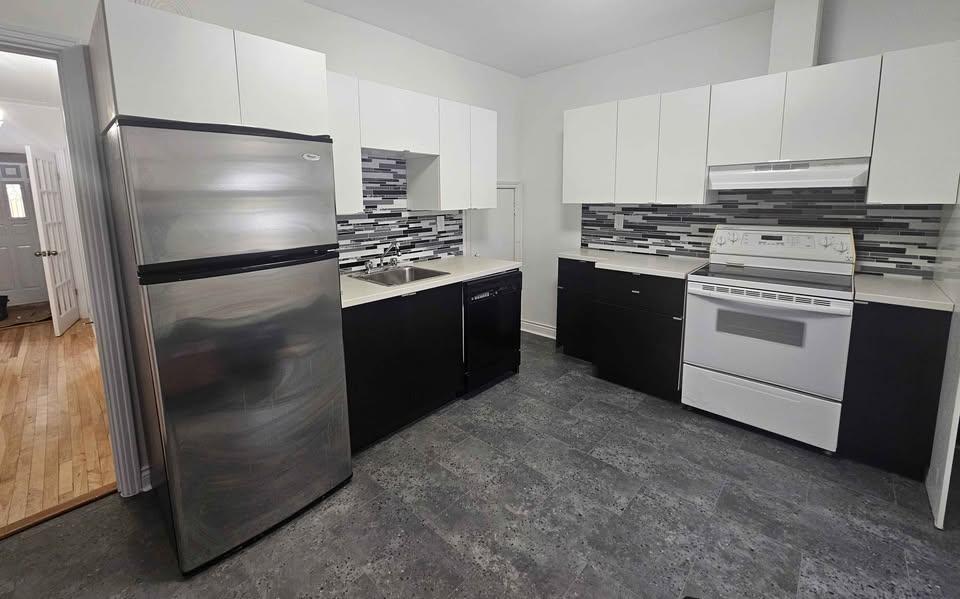 4 1/2 lumieux avec cour privée à Lasalle | 3200631