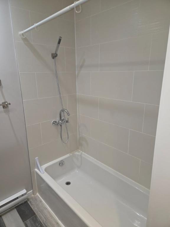 4 1/2 lumieux avec cour privée à Lasalle | 3200631