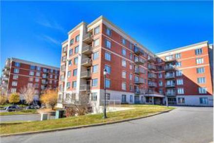 4 1/2 avec garage à Saint-Laurent (côté métro Du College) | 3200645