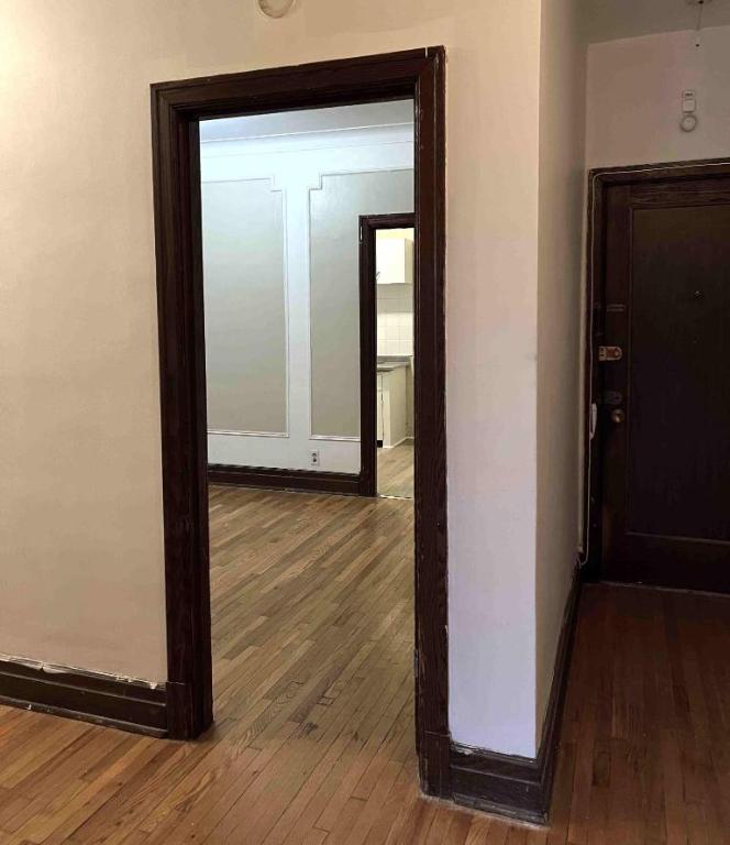 PRES DU METRO SNOWDON 2 CHAMBRES FERMEES- RENOVE | 3201063