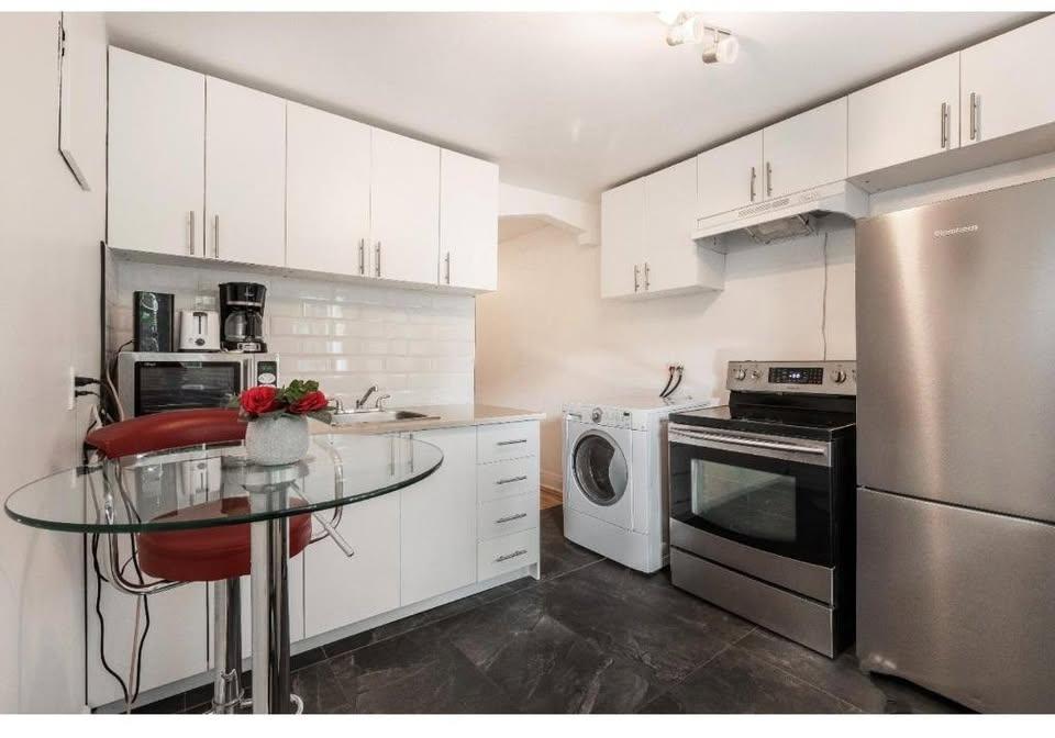 Appartement 4 1/2 - 2 chambres à coucher - 75 m² (817 p2), avec stationnement et cours arrière inclus | 3201071