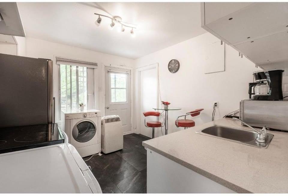 Appartement 4 1/2 - 2 chambres à coucher - 75 m² (817 p2), avec stationnement et cours arrière inclus | 3201071