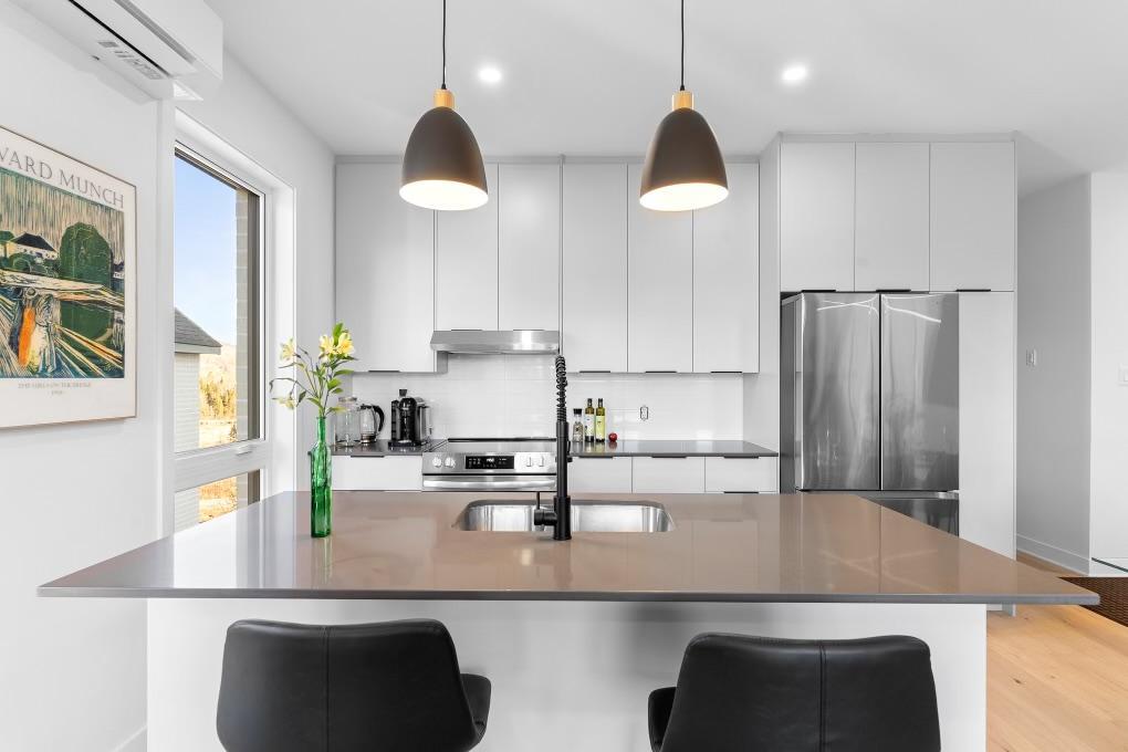 condo à louer, 4 1/2, internet et service câble inclus *** | 3201107