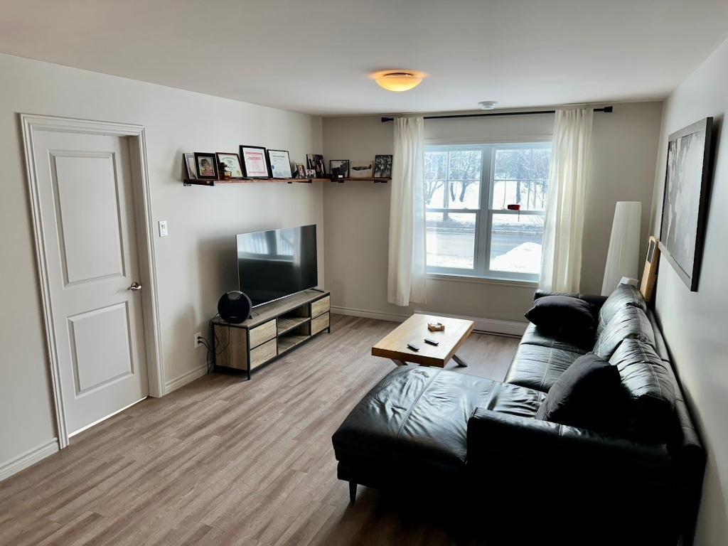 Grand 4 ½ moderne style condo avec terrasse immense à Waterville | 3201487