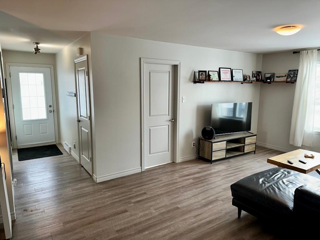 Grand 4 ½ moderne style condo avec terrasse immense à Waterville | 3201487