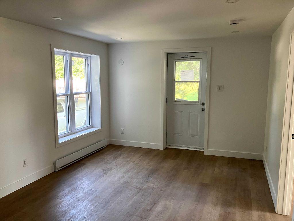 Appartement refait a NEUF 3 1/2 | 3201941