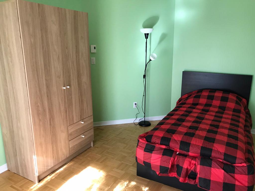 Chambre meublée pour homme à louer à Longueuil | 3201944