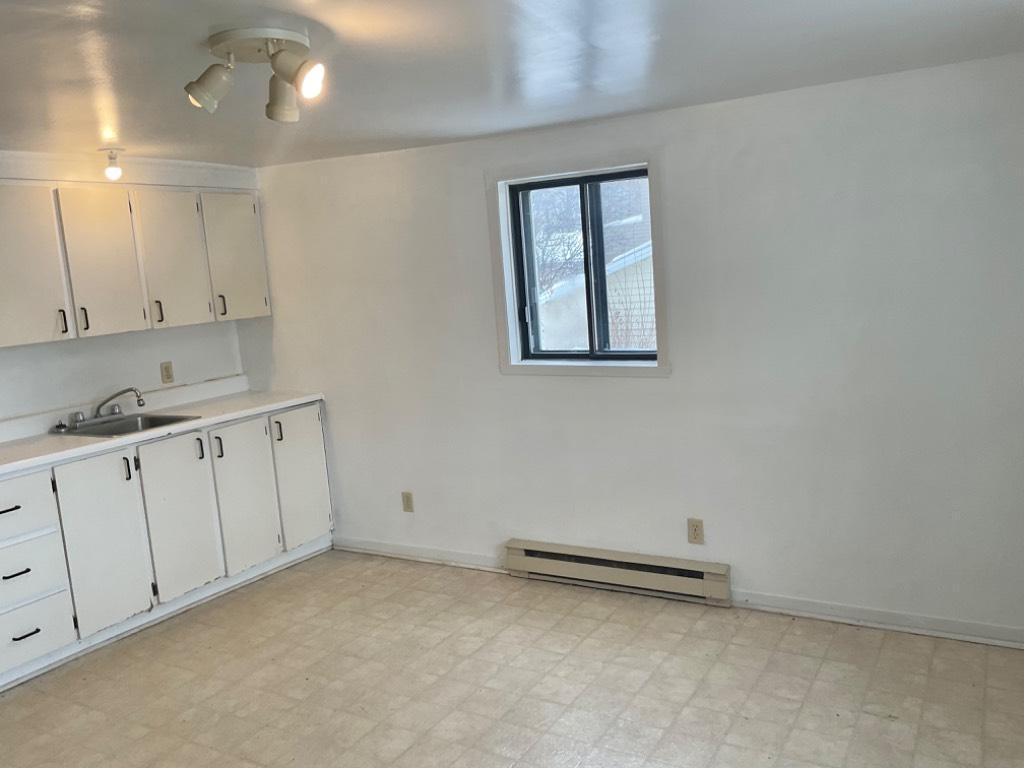 4 1/2 à L’Islet-sur-mer, libre immédiatement. | 3202060