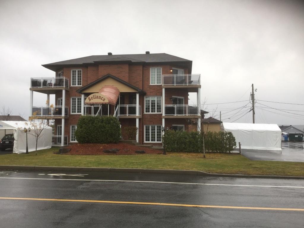 Beau logement 4 1/2 | 3202068