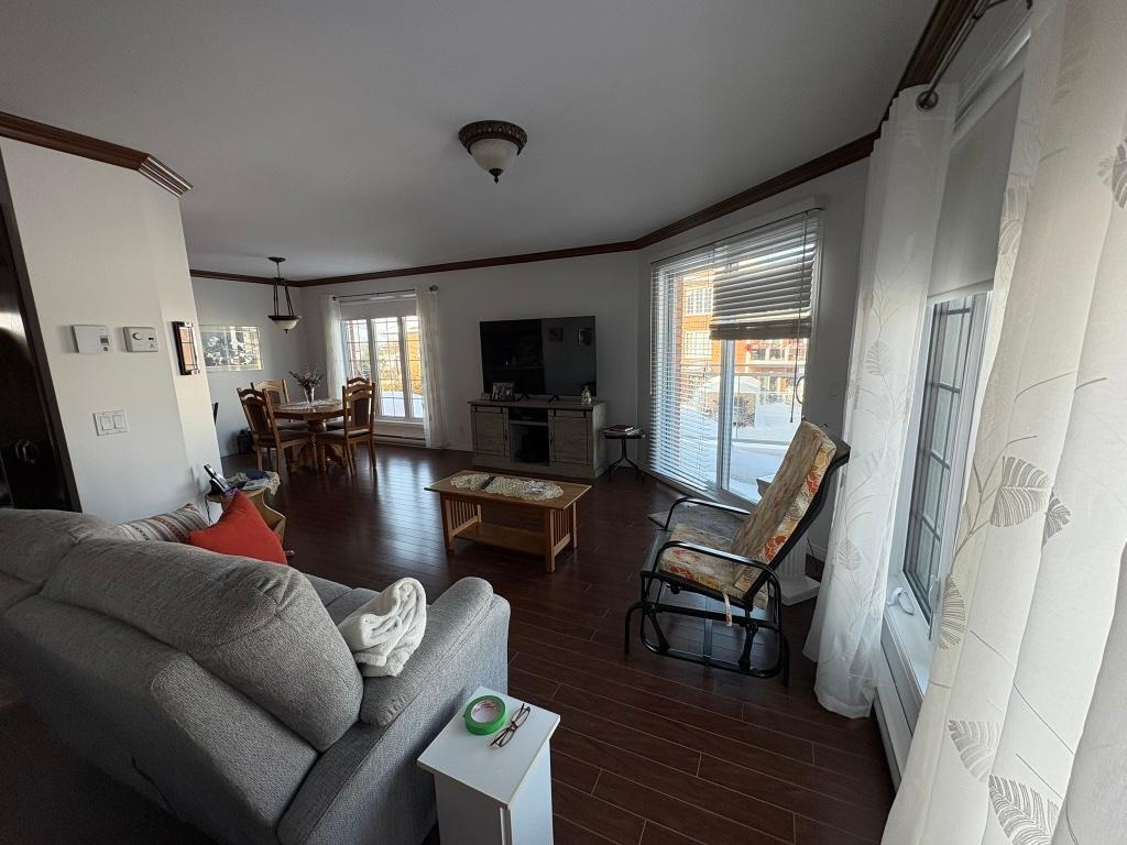 Beau logement 4 1/2 | 3202068