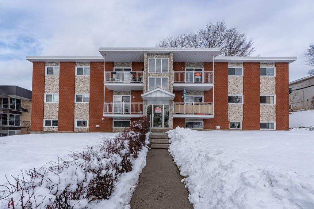 Grand 5 et 1/2 rénové. | 3202075