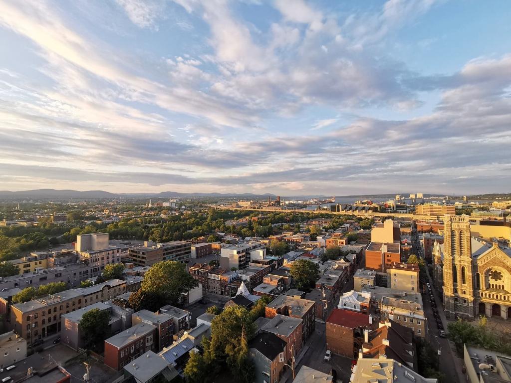 Magnifique 3½ avec balcon à louer dans Saint Roch (19e étage de la tour Fresk) | 3224116