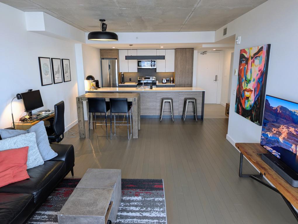 Magnifique 3½ avec balcon à louer dans Saint Roch (19e étage de la tour Fresk) | 3224116