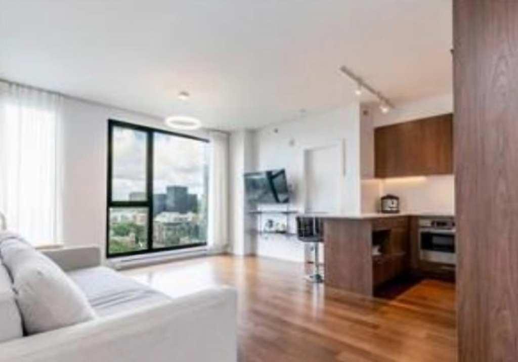 🏙️ Condo meublé 2 ch + stationnement intérieur – Centre-ville | 3202242