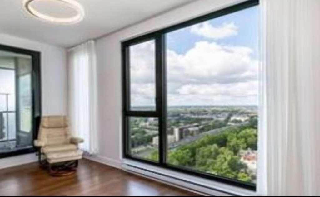 🏙️ Condo meublé 2 ch + stationnement intérieur – Centre-ville | 3202242