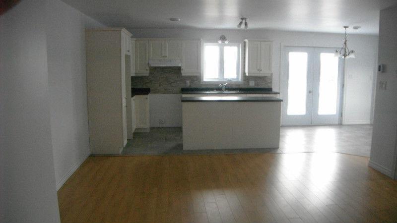 5 1/2 à loué pour avril à cookshire-eaton | 3202302