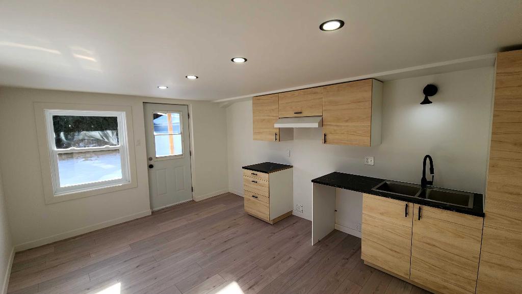 Grand 5½ sur deux étages – Cour - Garage à Salaberry-de-Valleyfield | 3202355