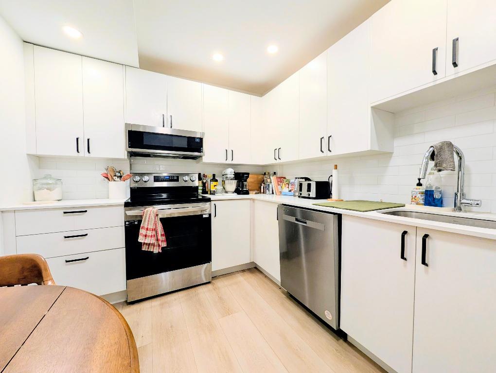 **Because You Deserve Renovated 4 1/2 Parking Included, Metro Lasalle, Verdun** | 3202389