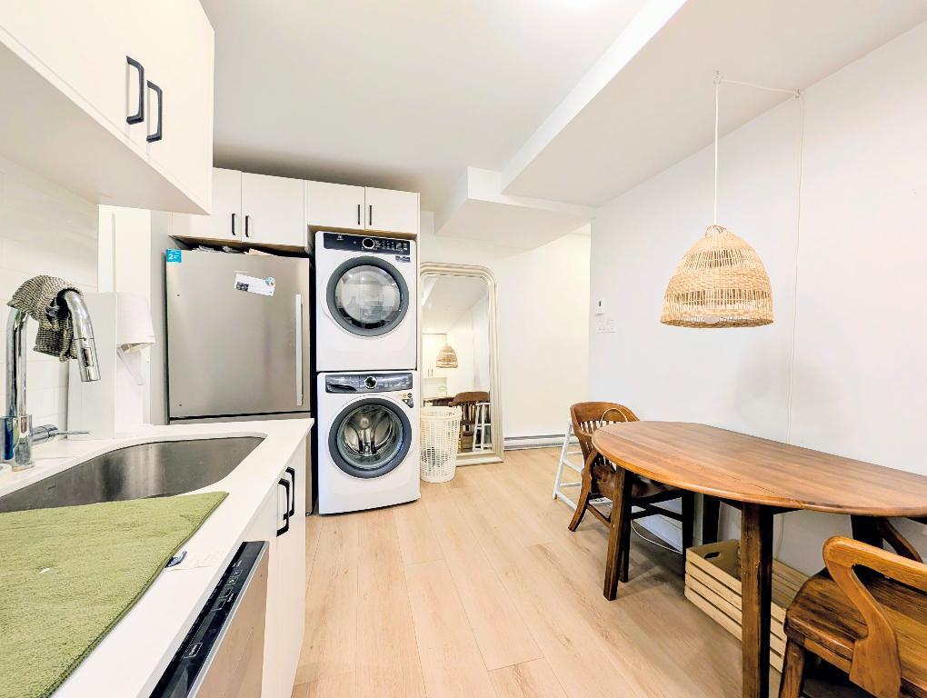 **Because You Deserve Renovated 4 1/2 Parking Included, Metro Lasalle, Verdun** | 3202389