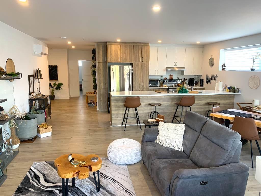 TOUT INCLUS - 4½ 1285 pi2 - PRÈS DU LAC BOIVIN / 2e ÉTAGE / ASCENSEUR / IMMENSE WALK-IN / 100% BÉTON / THERMOPOMPE - Logement à Granby | 3202393