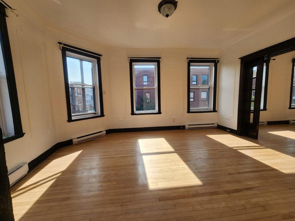 *Because You Deserve a Loft in the Heart of St-Henri, Atwater Market* | 3202403