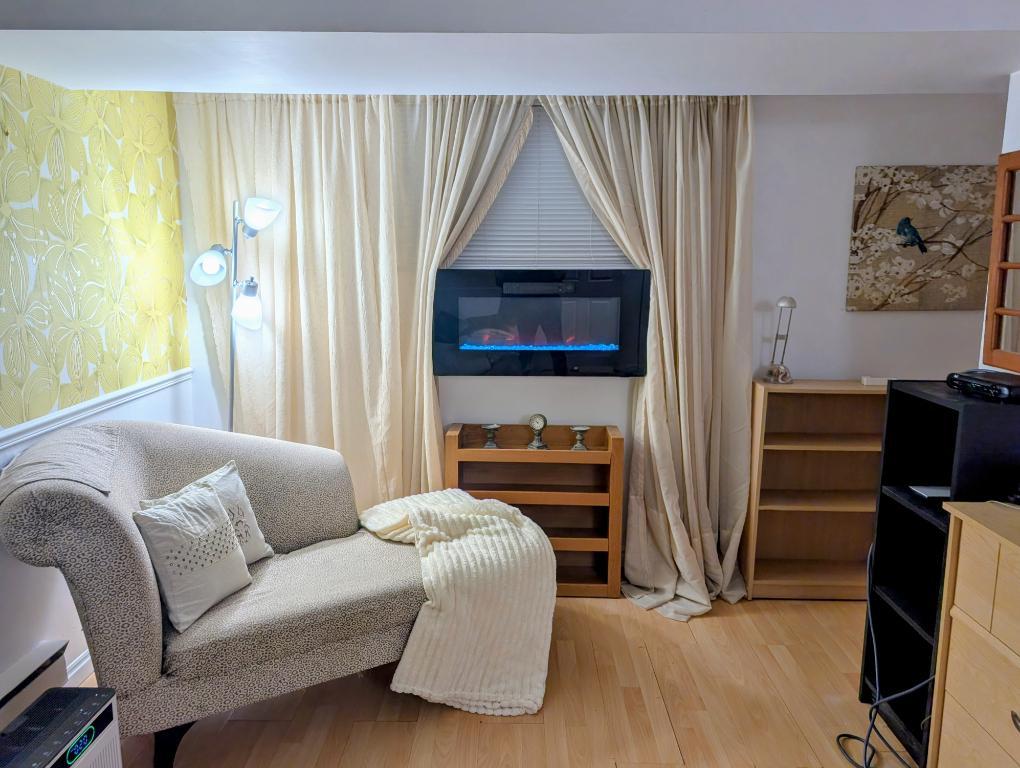 Batcheleur Grand 2 1/2 , Entièrement meublé, tout inclus (Secteur Boisé du Golf) Secteur Privilégié ! | 3202916