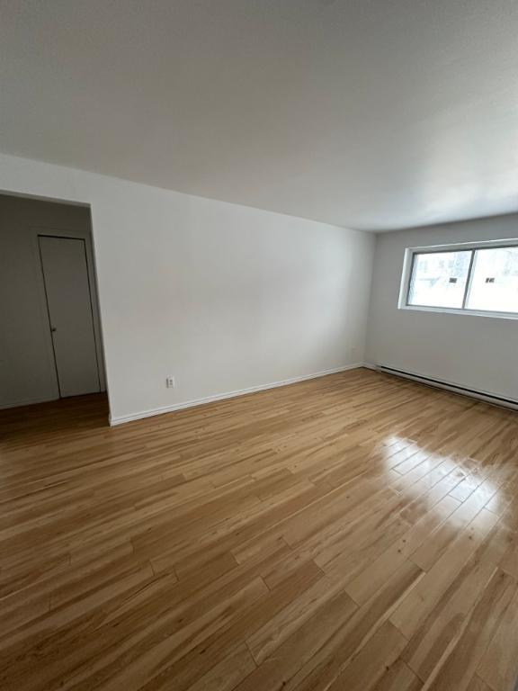 Grand et beau 4 1/2 à Longueuil | 3202954