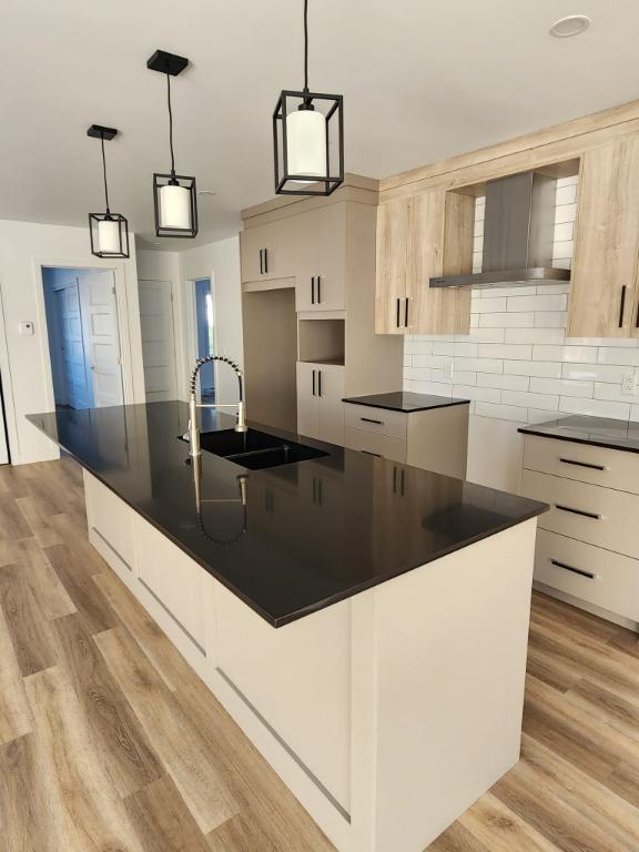 5 1/2 dans Triplex secteur Deauville | 3203001