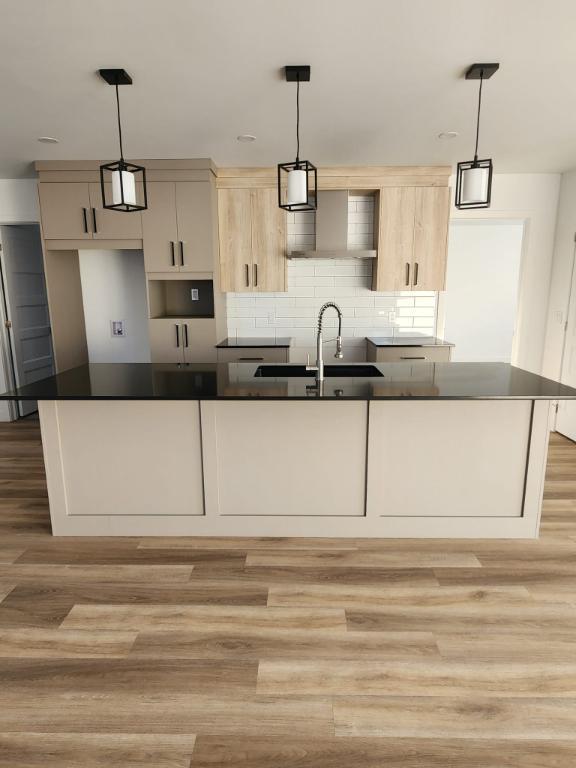 5 1/2 dans Triplex secteur Deauville | 3203001