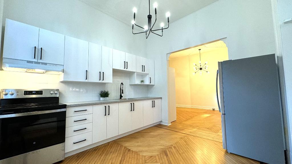 MAJESTUEUX 3 1/2 semi meublé dans un immeuble ancestral (LOGEMENT UNIQUE) | 3203003