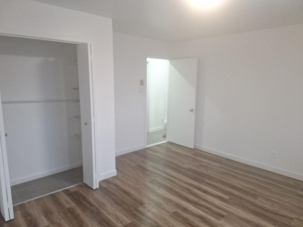 Grand 4 1/2 éclairé | 3203817