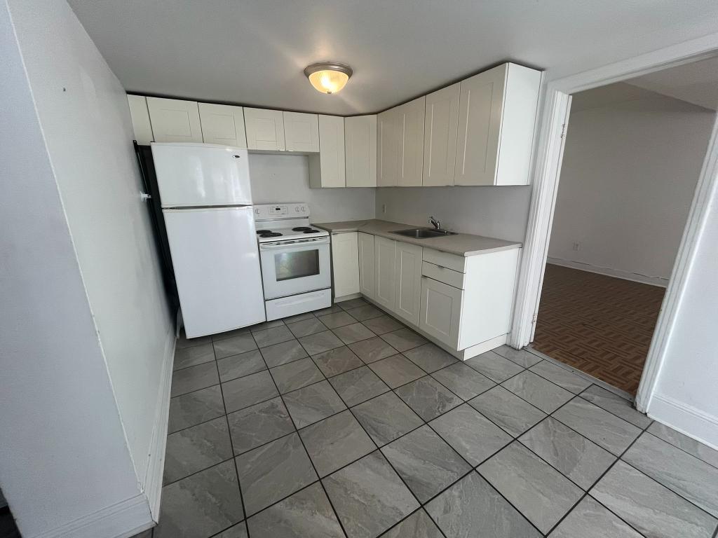 Grand 3½, 5 min, Métro CSteCatherine, Univ.Montréal, Hôpitaux, 1 avril | 3203852