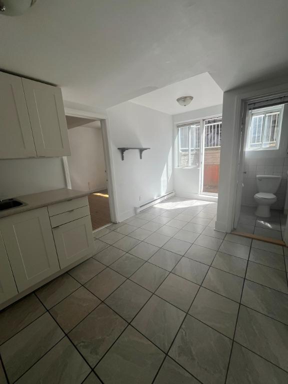 Grand 3½, 5 min, Métro CSteCatherine, Univ.Montréal, Hôpitaux, 1 avril | 3203852