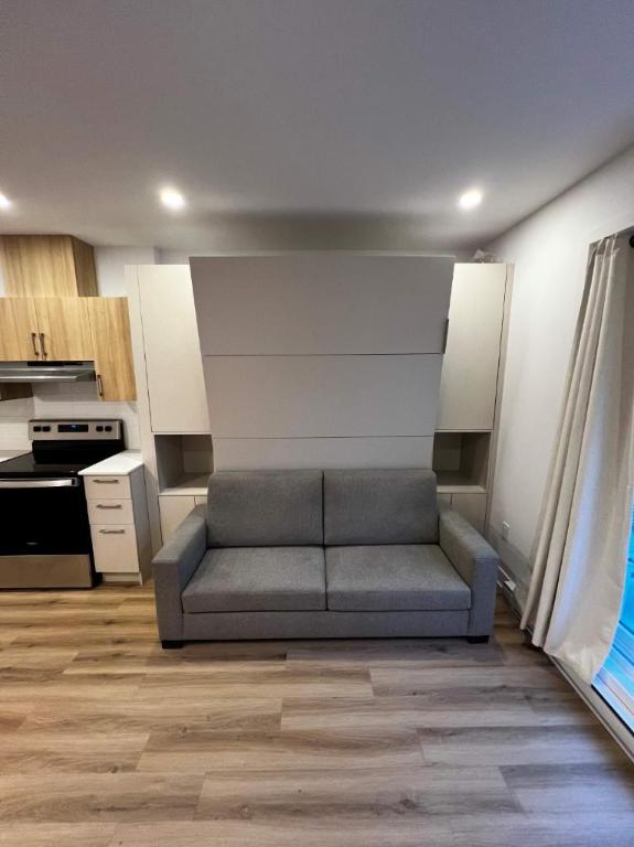 Studio neuf à louer – semi-meublé & internet inclus ! | 3203863