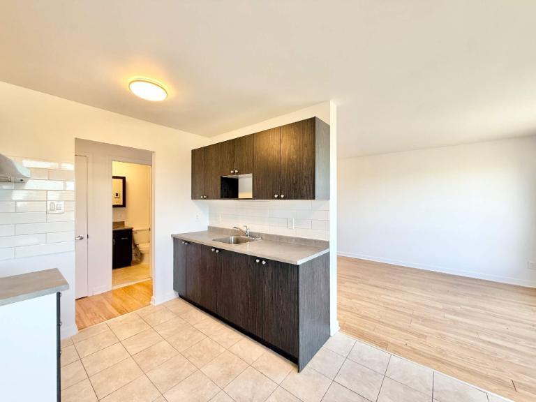 2 CH - 1 SDB - Longueuil - $1,475 /mo | 3203891