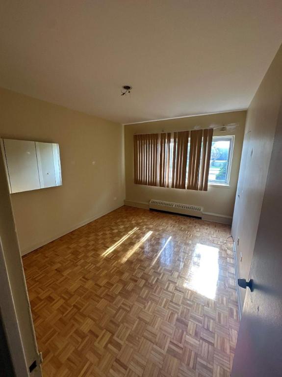 2 CH - 1 SDB - St-Laurent - $1,595 /mo | 3203902