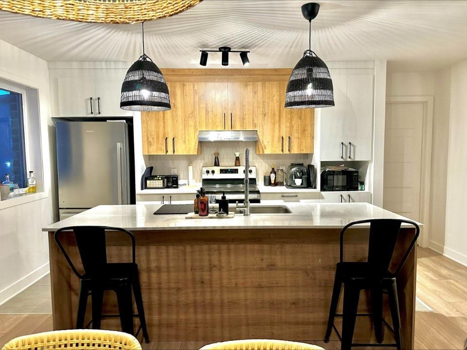 Très grand logement 4 1/2 2 salles de bain à louer pour le 1er mars 2026 | 3203920