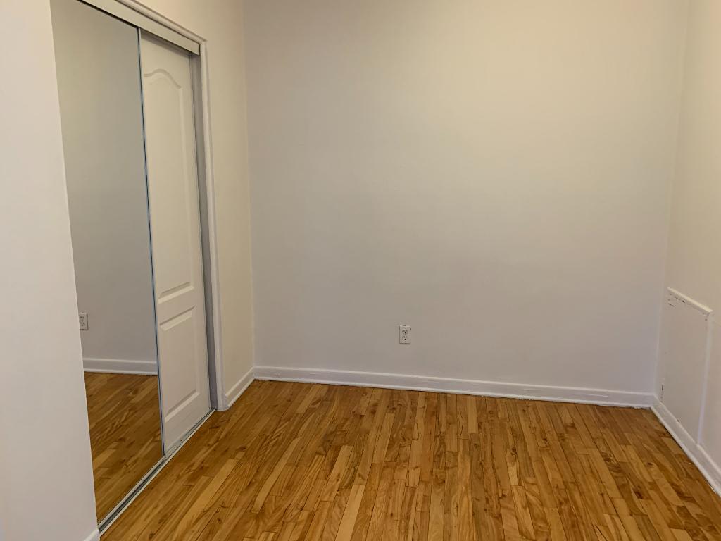 3 1/2 CHAUFFE EAU CHAUDE PRES DU METRO A AHUNTSIC | 3204317