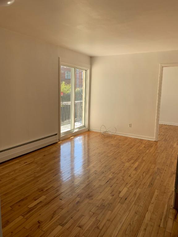 3 1/2 CHAUFFE EAU CHAUDE PRES DU METRO A AHUNTSIC | 3204318