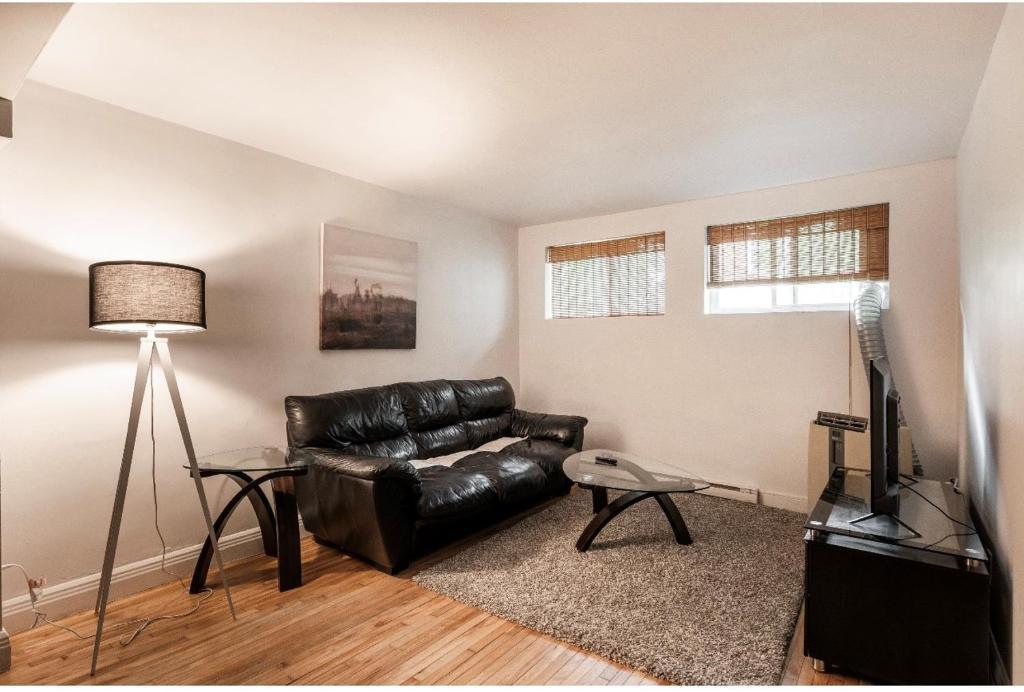 Appartement 4 1/2 - 2 chambres à coucher – 75 m² (817 p2), stationnement et cour arrière inclus | 3204360