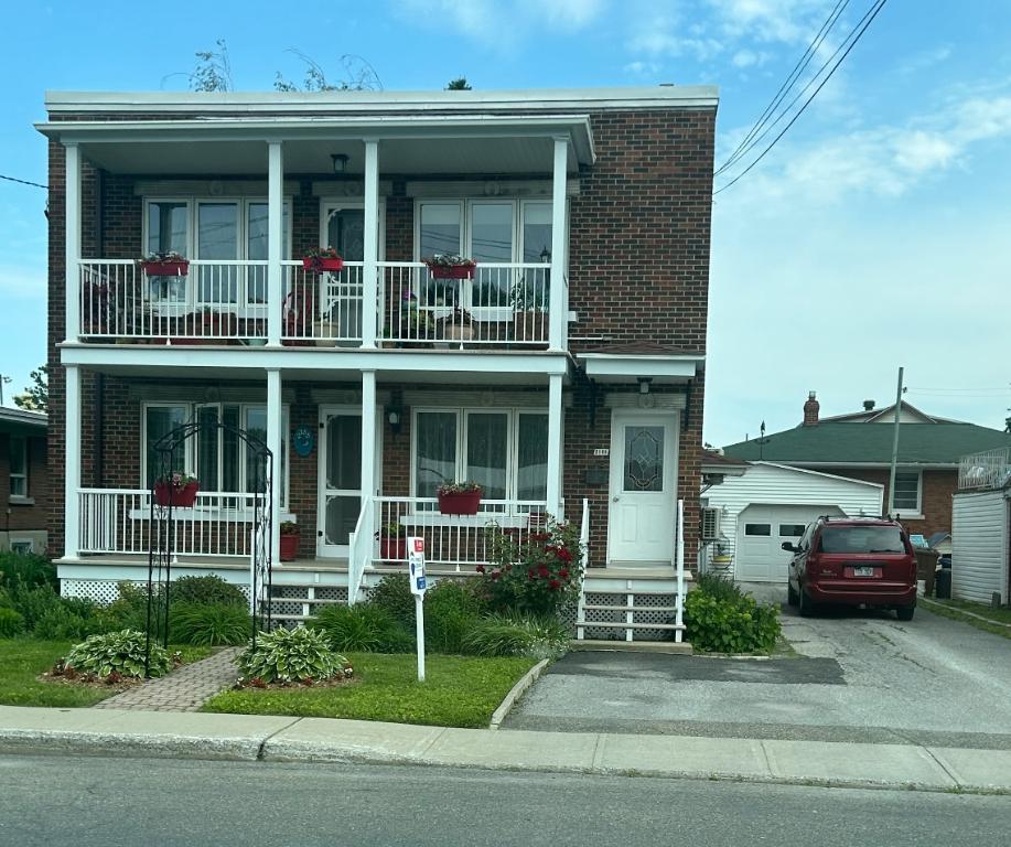Duplex calme et serin rénové au goût du jour dans un secteur prisé de Saint-Hyacinthe. | 3204379