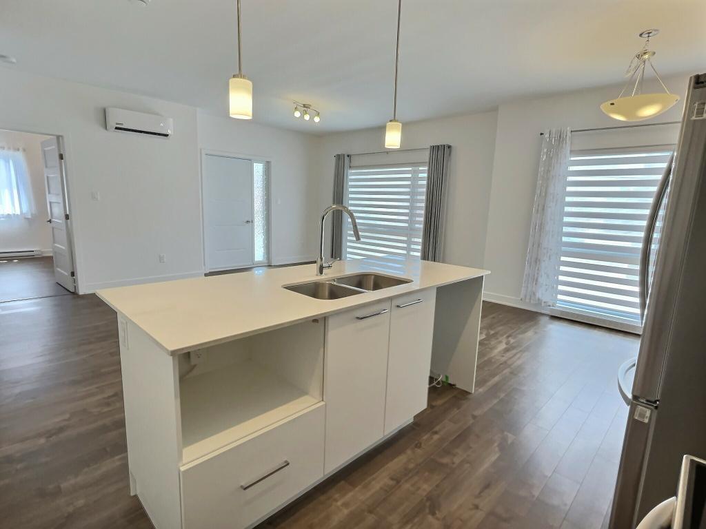 Magnifique condo luxueux avec électroménagers | 3204391