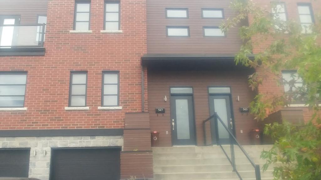 Maison de ville à louer à Greenfield Park | 3204413