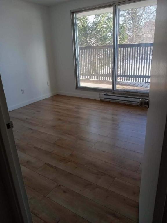 3 CH - 1 SDB - Côte Saint-Luc - $1,920 /mo | 3204416