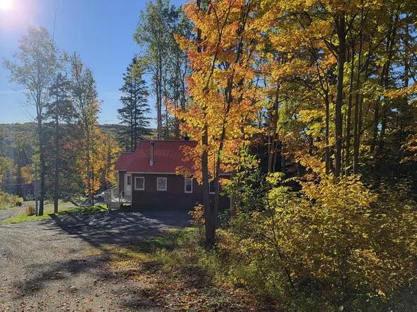 2 CH - 1 SDB - Saint-Honoré-de-Témiscouata - $2,700 /mo | 3204419