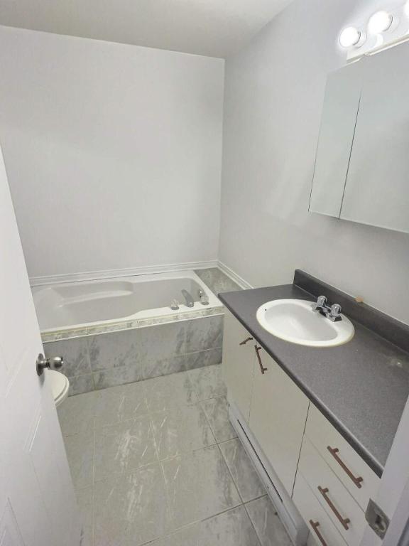 2 CH - 1 SDB - Charlemagne - $1,495 /mo | 3204744