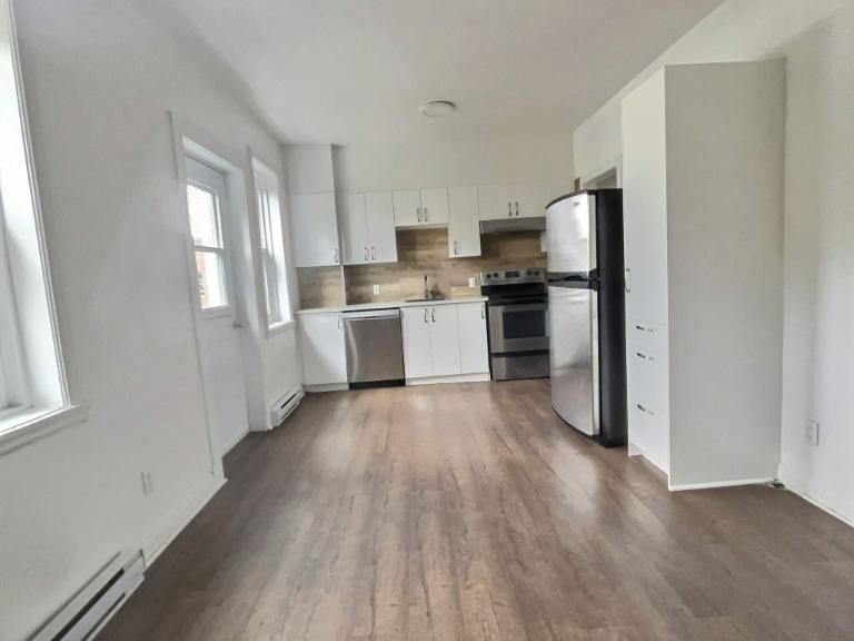 3 CH - 1 SDB - Montréal - $1,695 /mo | 3204751