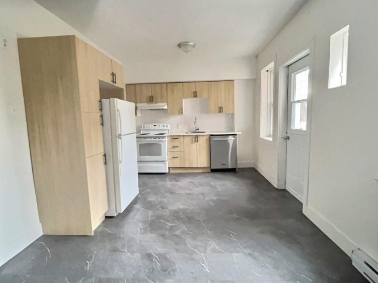 3 CH - 1 SDB - Montréal - $1,695 /mo | 3204752